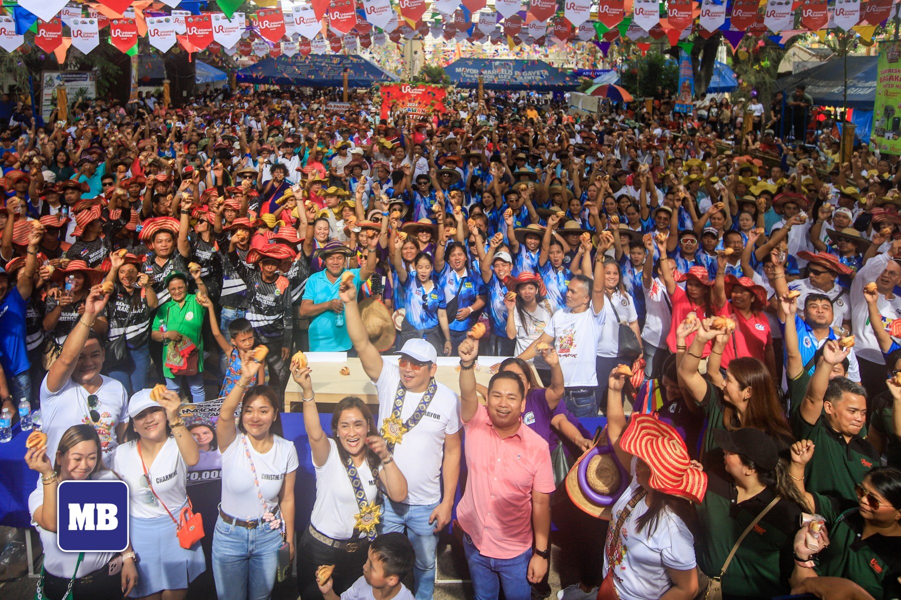 Featured image for “Manila Bulletin: LOOK: 1,800 Sariayahins made history as they partook in the first-ever eating activity of their popular bread called ‘Pinagong’ during the 25th Agawan Festival”