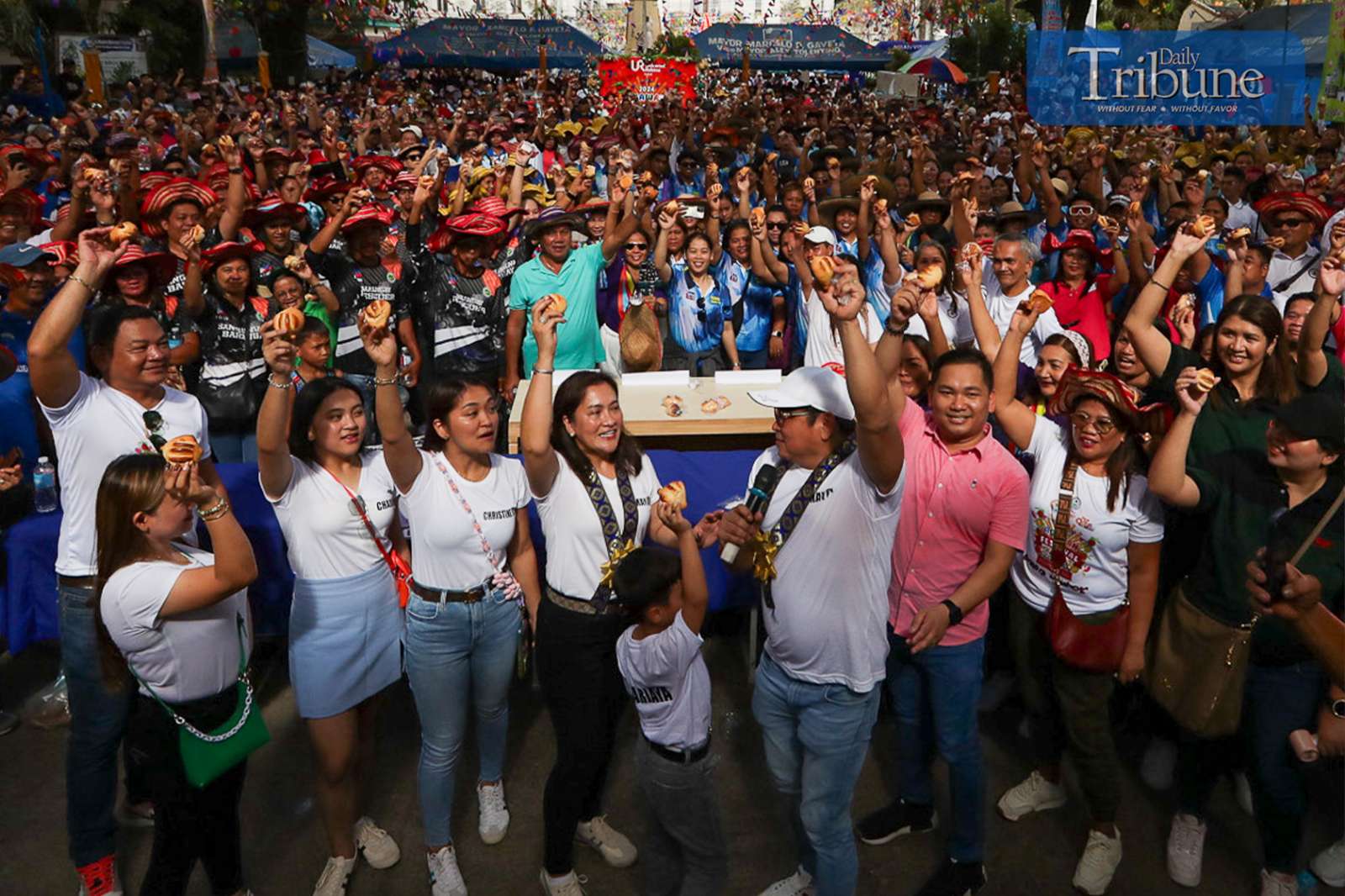 Featured image for “Sariaya locals and tourists feast on “Pinagong””